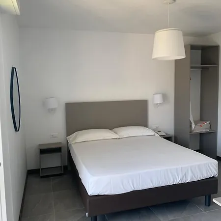 Otel Ghironi 3*